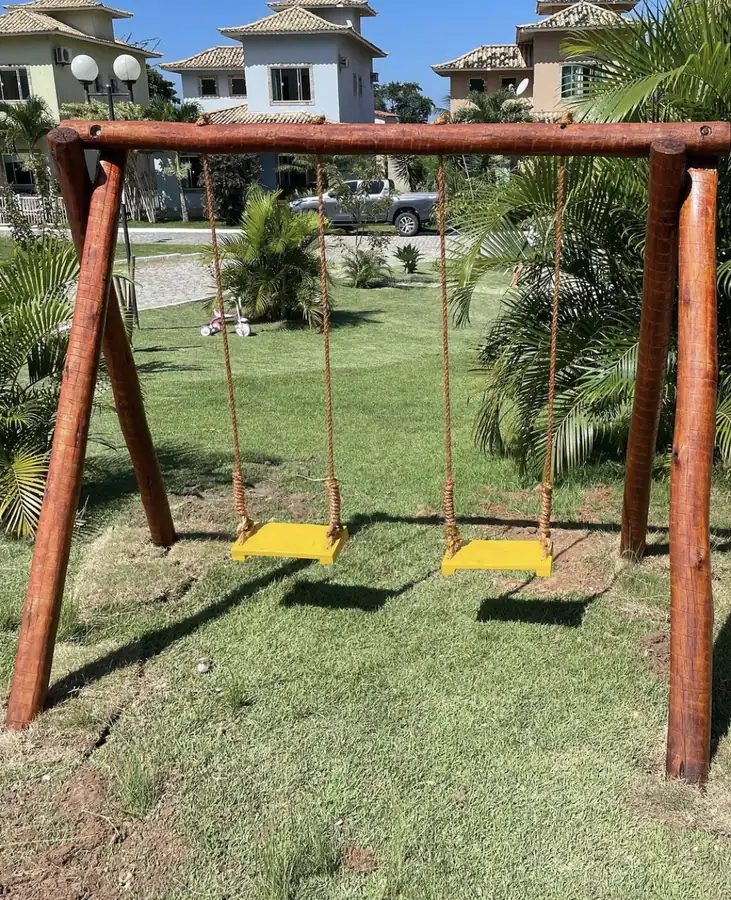 Playground PHD — balanco condominio gramado