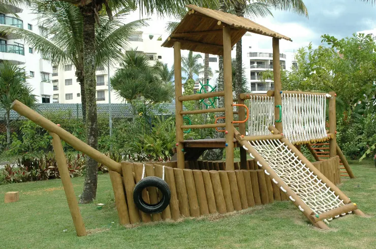 Playground PHD — barco madeira condominio gramado