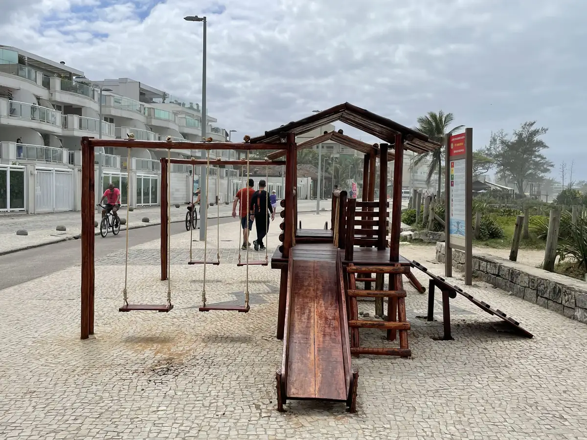 Playground PHD — playground completo condominio vista geral