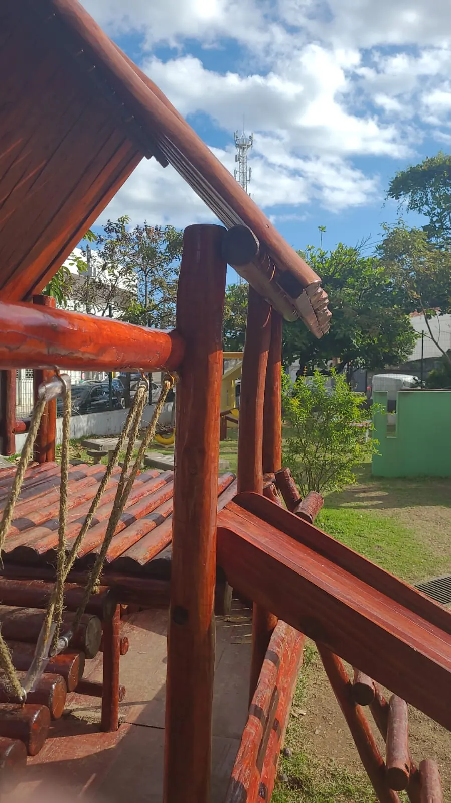 Playground PHD — playground completo praca gramado detalhe