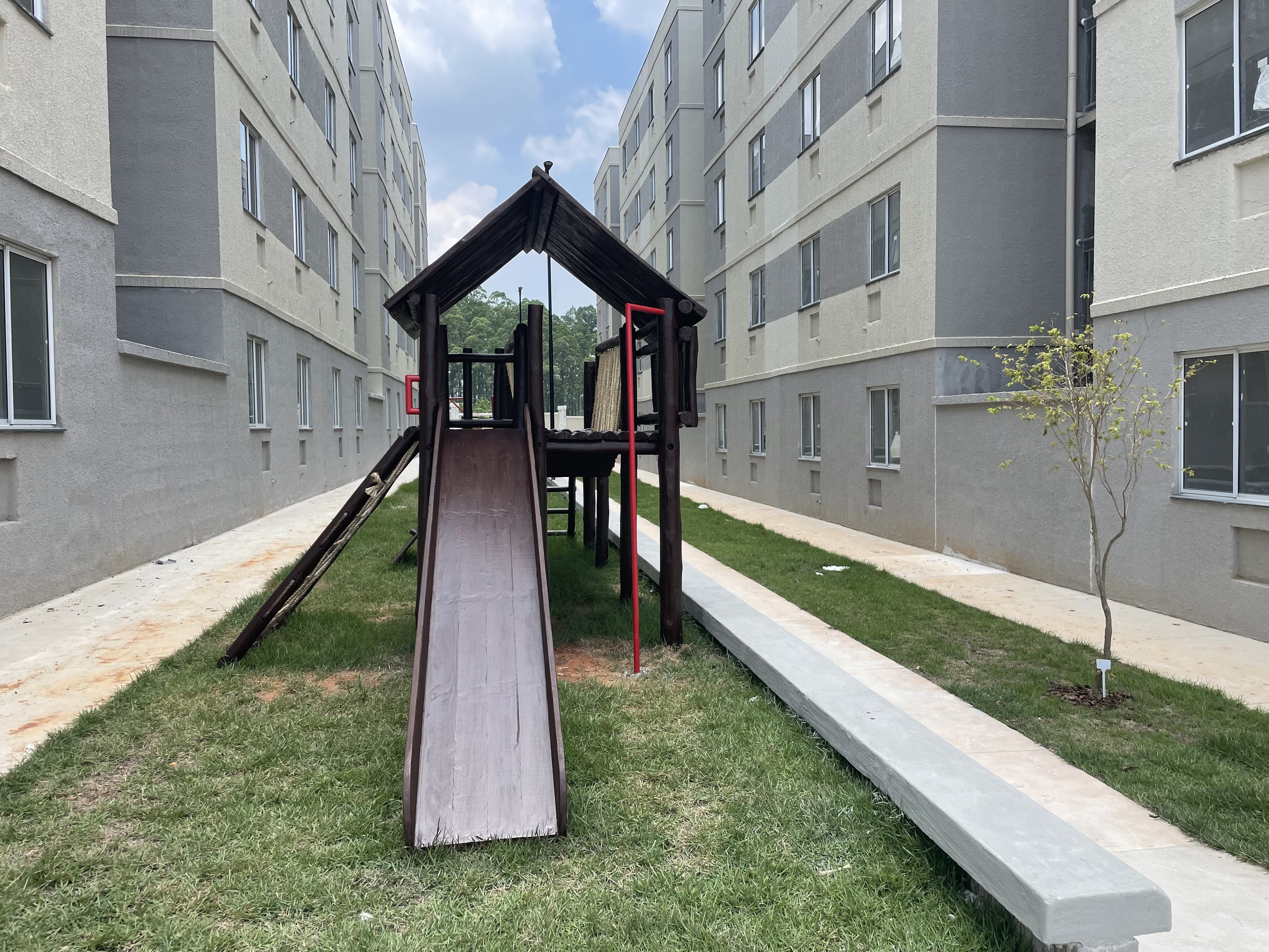 Playground de condomínio com segurança conforme NBR 16071