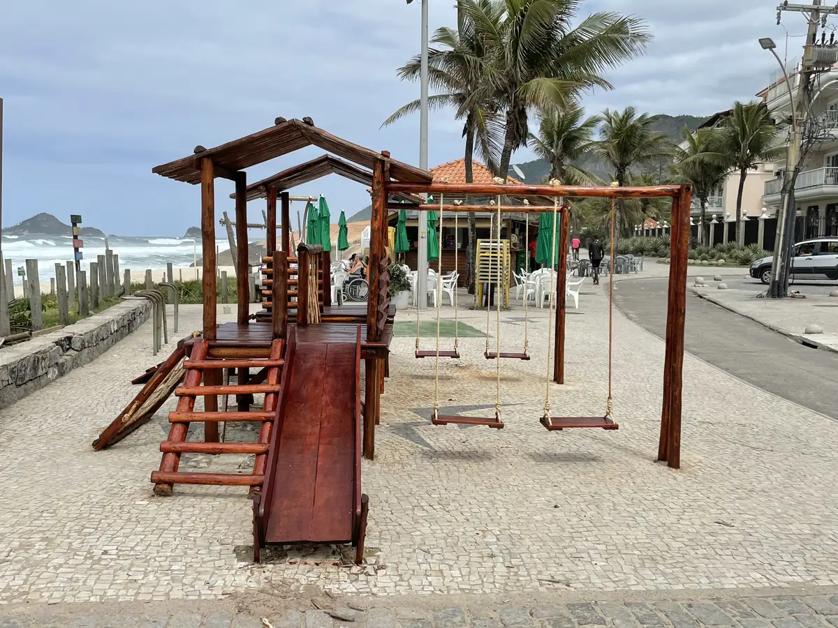 Playground inclusivo com acesso para todas as crianças