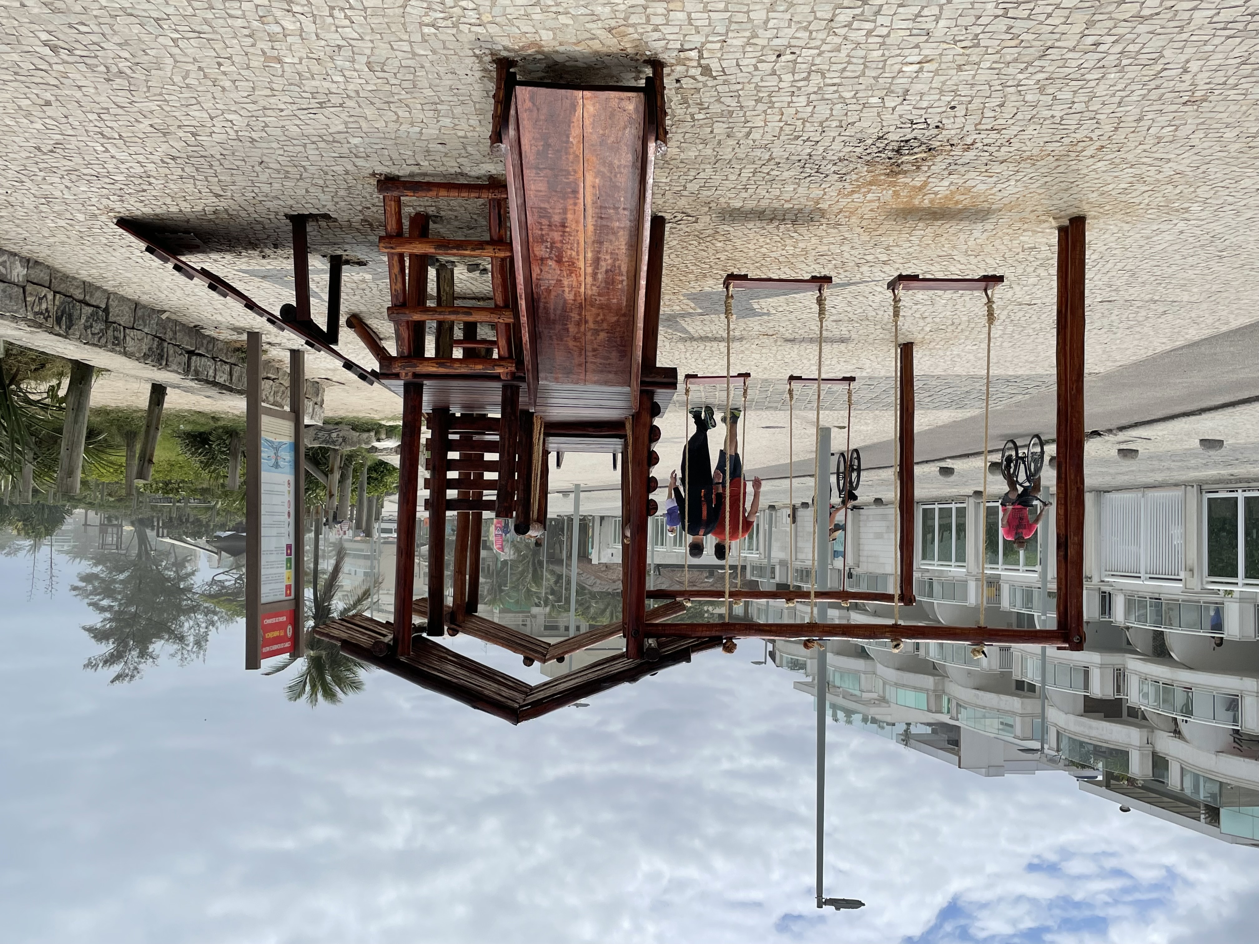 Playground de condomínio com segurança conforme NBR 16071