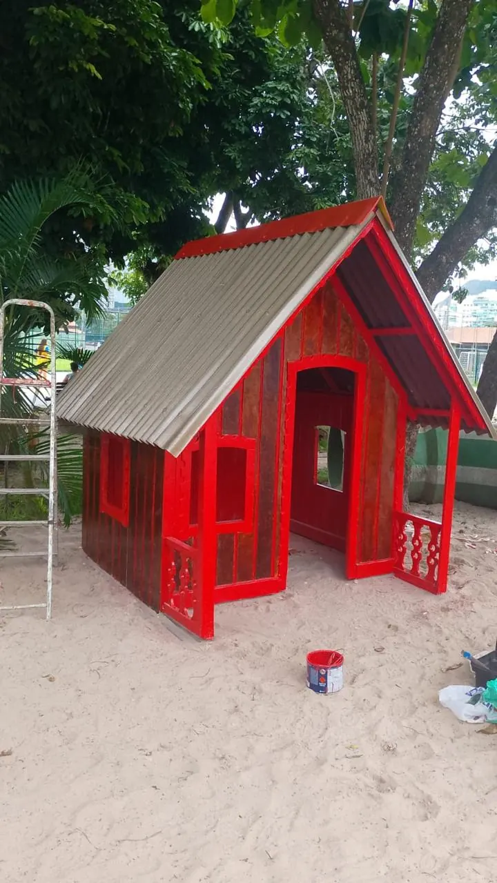 Casa do Tarzan PHD praça com areia